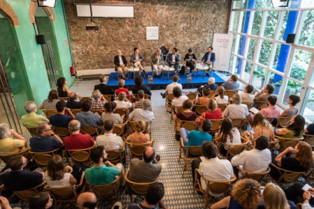 Noticia presentación anuario con publico